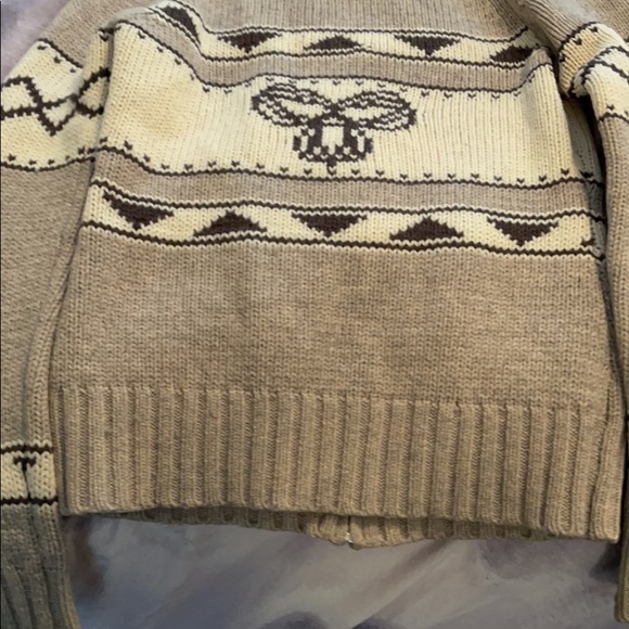 TNA Cowichan Sweater - Picture 2 of 2